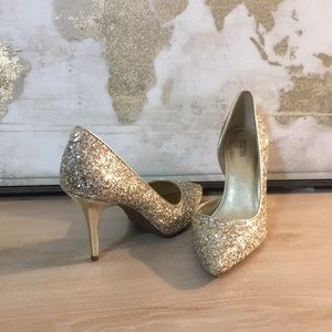 ✨NWT! Michael Kors Gold Nathalie High pumps